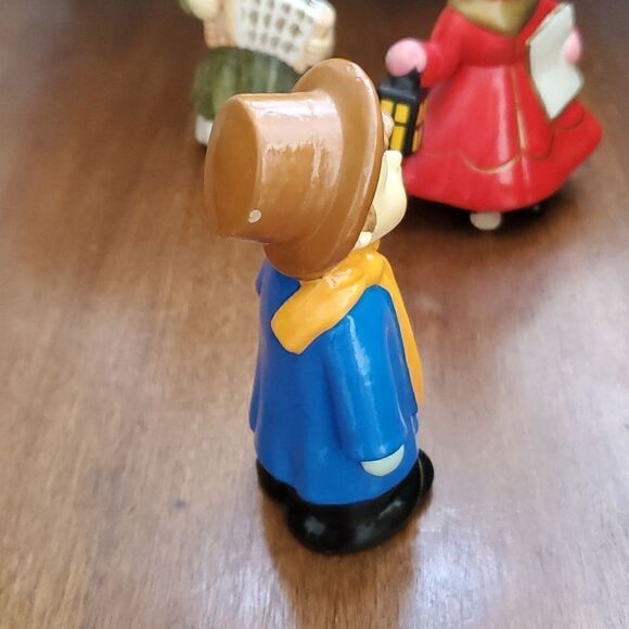 Set of 3 Ceramic Christimas Carolers - Picture 4 of 12